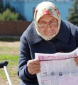Есть много людей, которые любят держать в руках газету Есть много людей, которые любят держать в руках газету