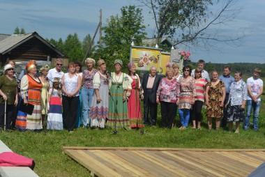 В Соловьихе собрались,   из самовара чаю напились…