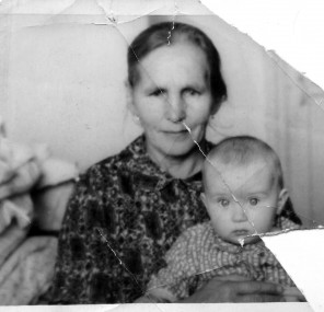 Жизнь закалила так, что прожила она целое столетие… Жизнь закалила так, что прожила она целое столетие…