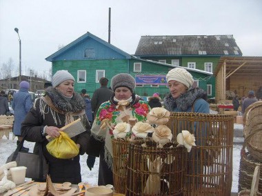 «….Горласто, празднично,   пестро, красно кругом»