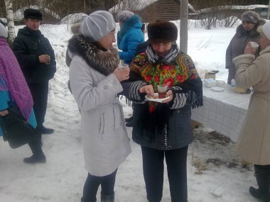 Согревал   горячий чай   с блинами