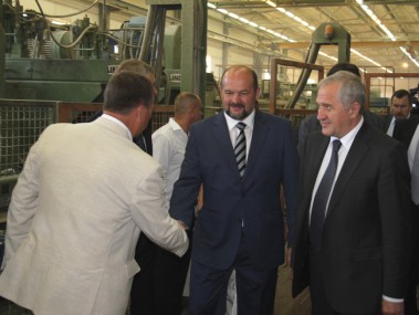 Полпреда Президента познакомили с одним из самых успешных предприятий областного ЛПК Полпреда Президента познакомили с одним из самых успешных предприятий областного ЛПК